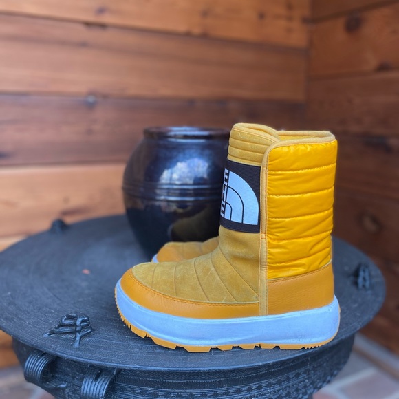 Women’s NORTH FACE yellow winter pull on boot 5 - Picture 1 of 3
